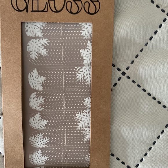 So Gloss white snowflake nail wraps. - Picture 2 of 3